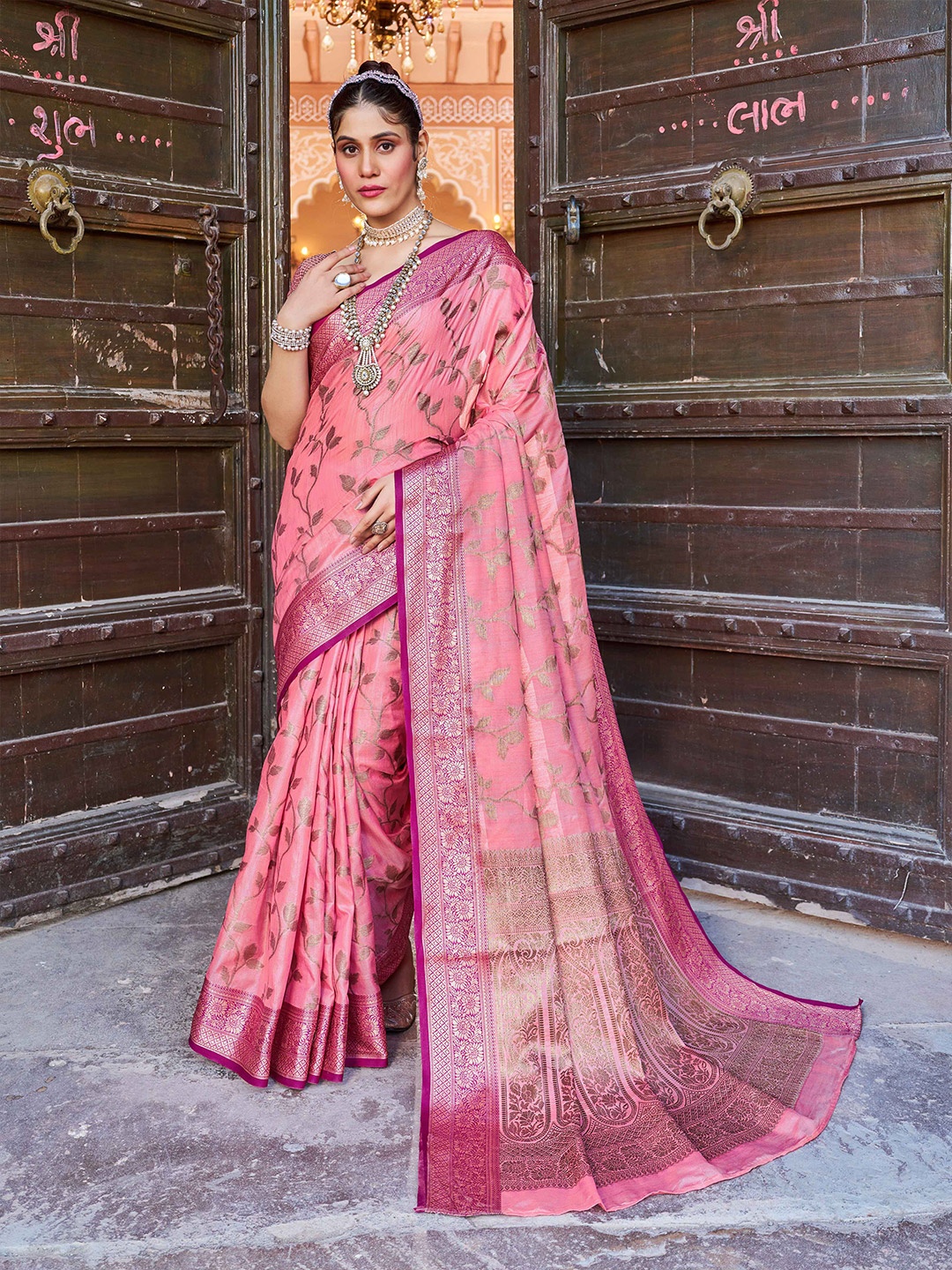 

SWORNOF Floral Woven Design Zari Saree, Pink