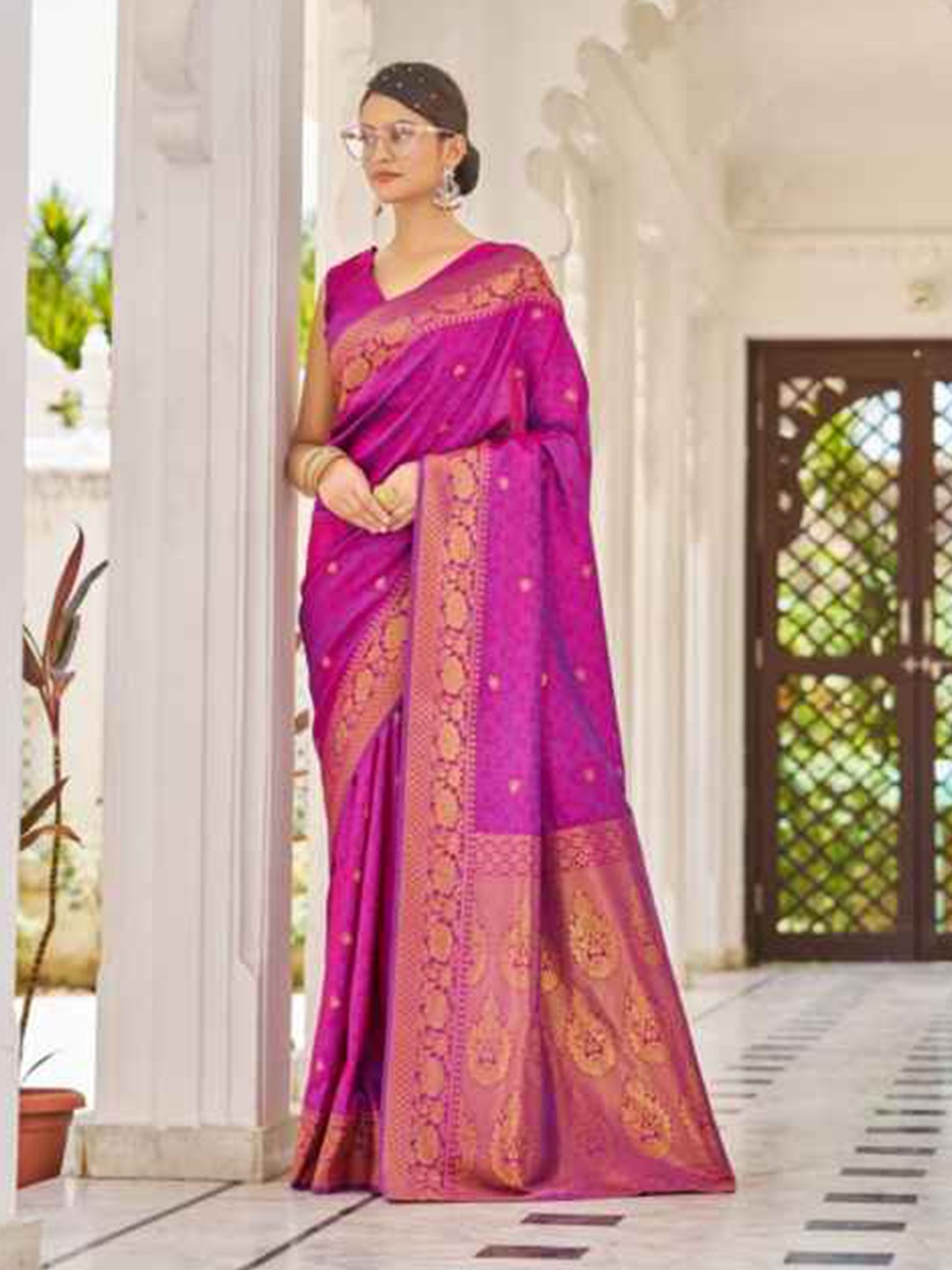 

SWORNOF Ethnic Motifs Woven Design Zari Saree, Purple