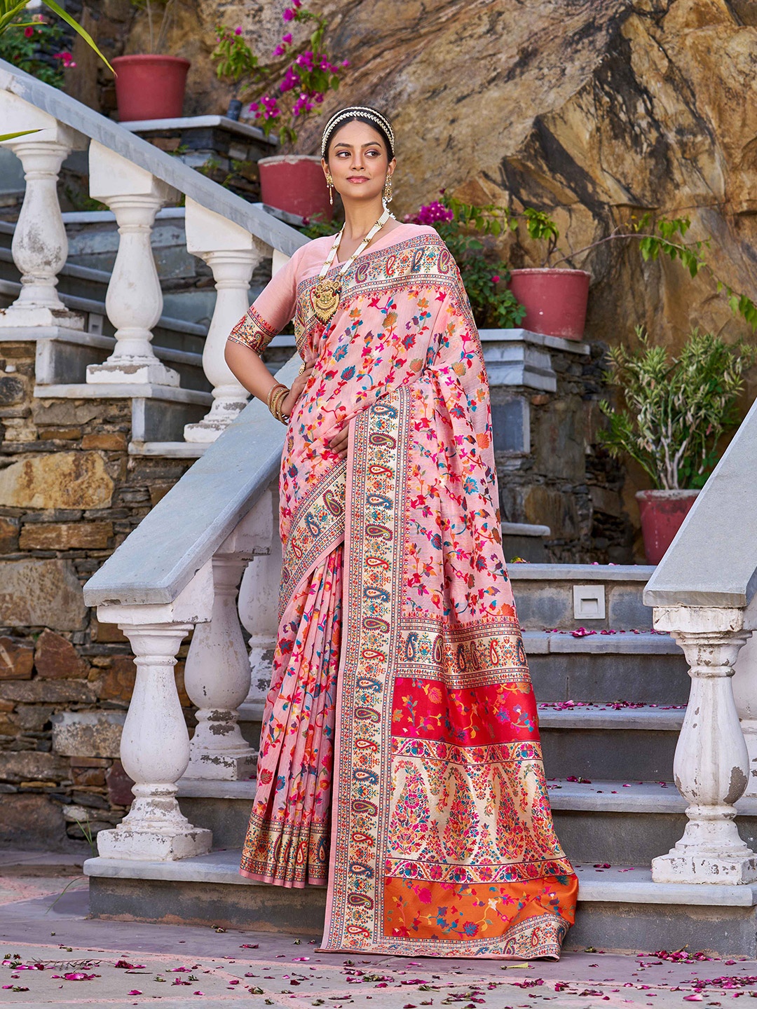 

SWORNOF Floral Woven Design Zari Saree, Pink