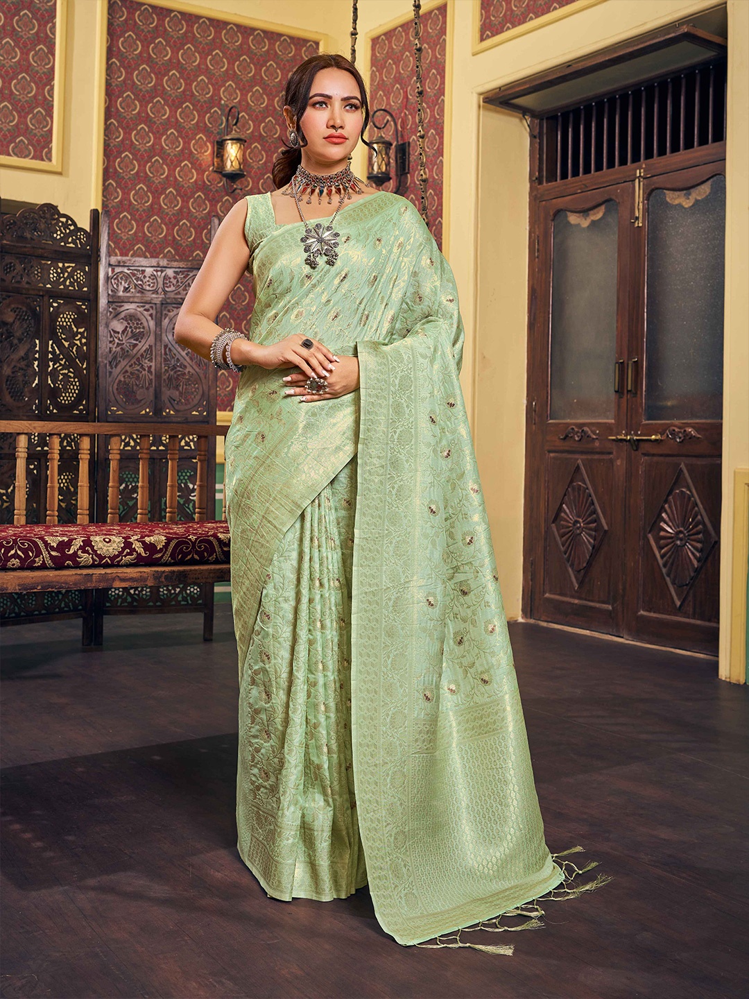 

SWORNOF Ethnic Motifs Woven Design Zari Saree, Green