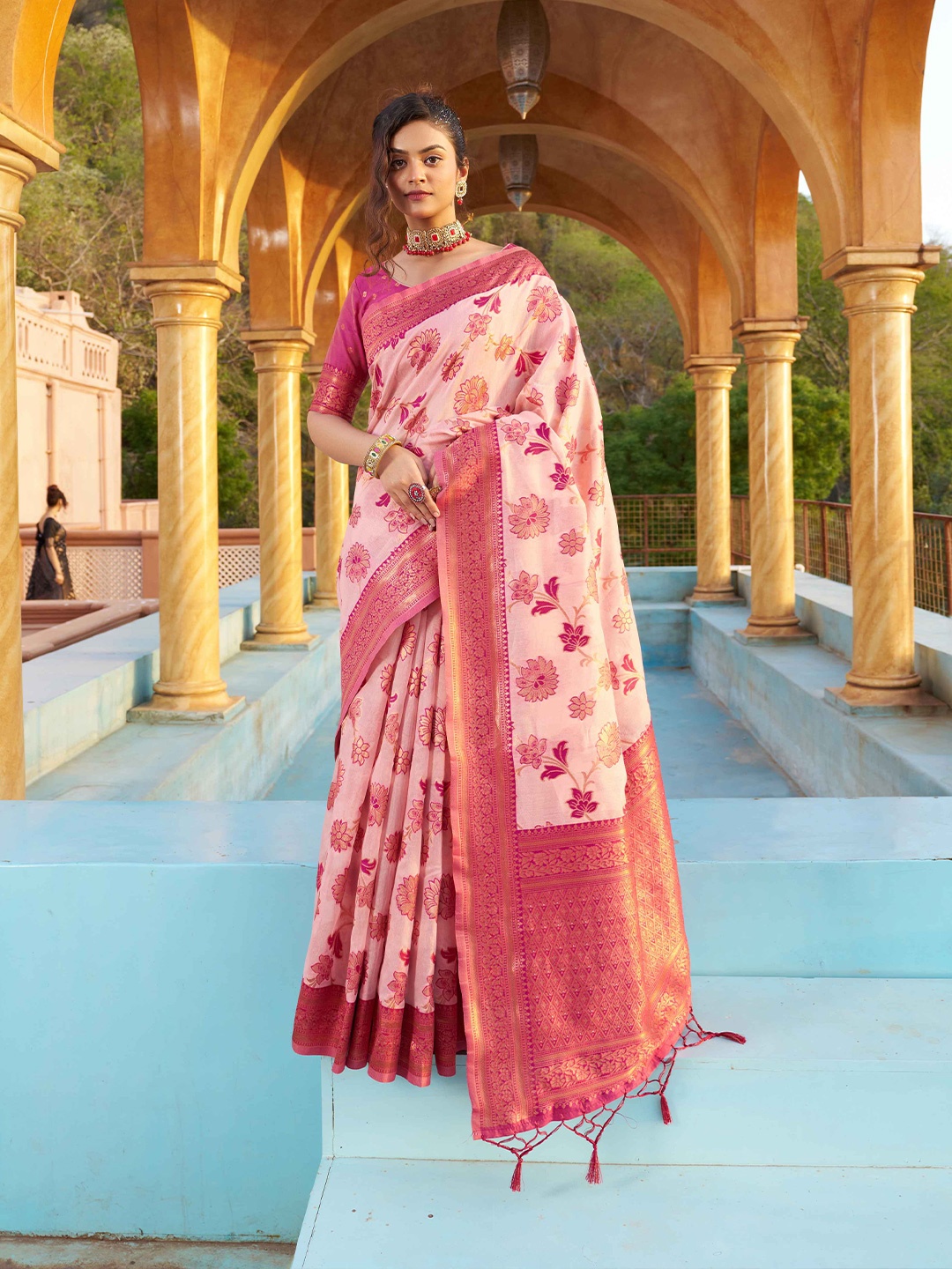 

SWORNOF Floral Woven Design Zari Saree, Purple