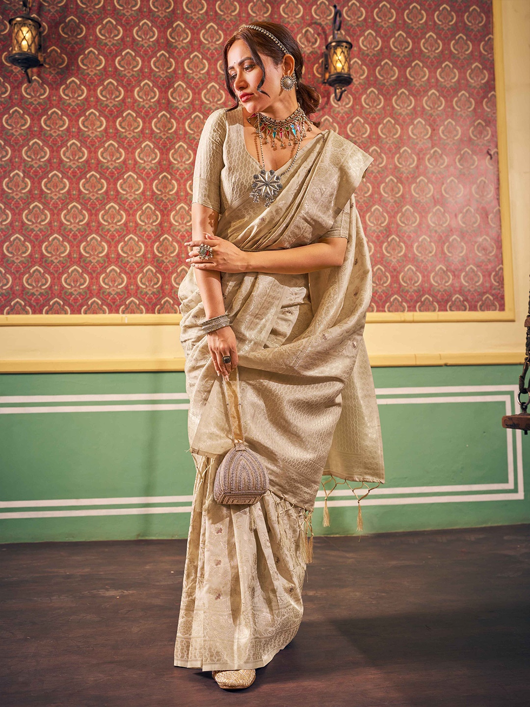 

SWORNOF Ethnic Motifs Woven Design Zari Saree, Cream