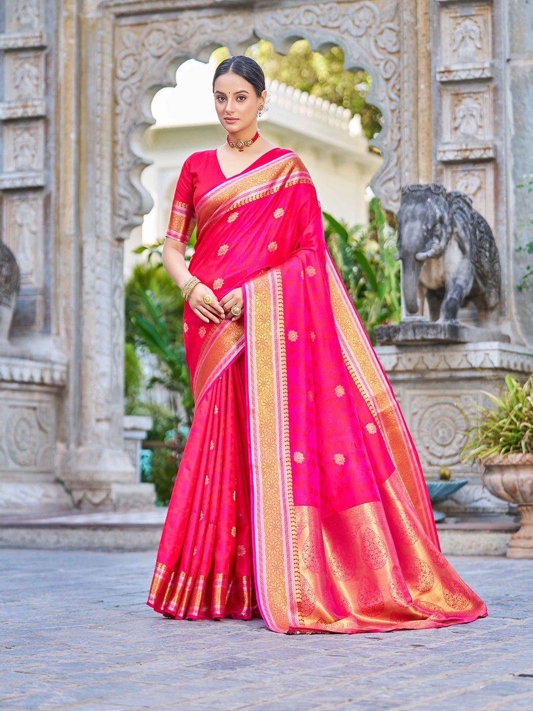 

SWORNOF Ethnic Motifs Woven Design Zari Saree, Pink