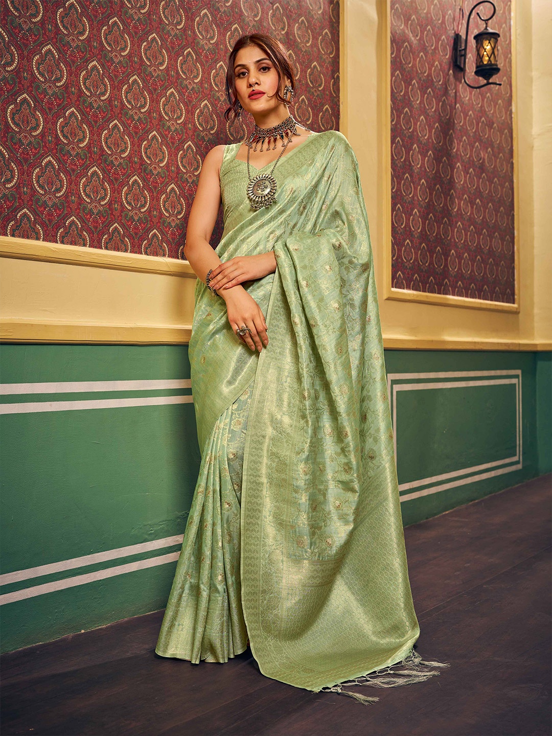 

SWORNOF Ethnic Motifs Woven Design Zari Saree, Lime green