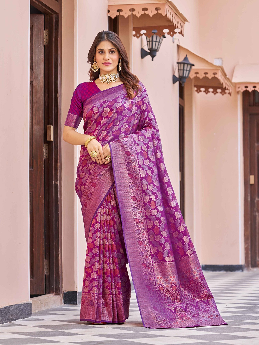 

SWORNOF Ethnic Motifs Woven Design Zari Saree, Purple