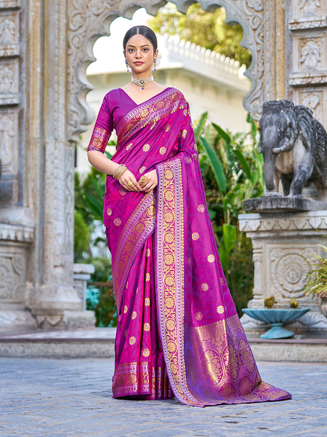 

SWORNOF Ethnic Motifs Woven Design Zari Saree, Purple