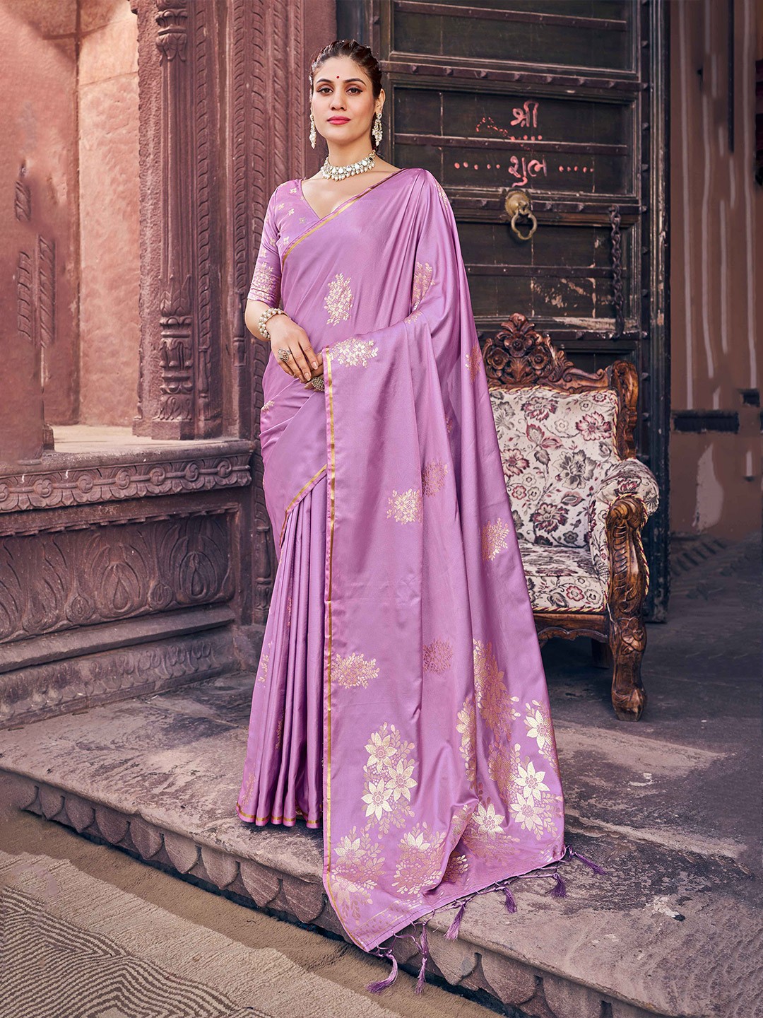 

SWORNOF Ethnic Motifs Woven Design Zari Saree, Purple