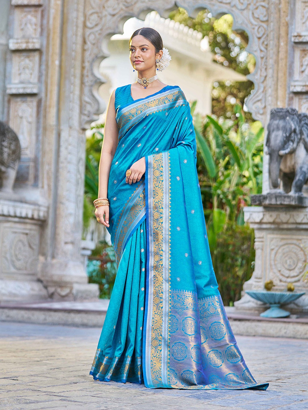 

SWORNOF Ethnic Motifs Woven Design Zari Saree, Blue