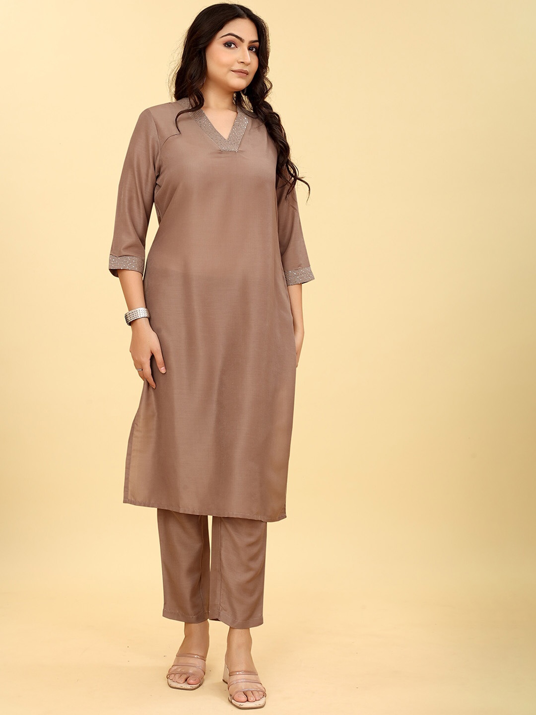 

Odd By Poshaak Yoke Design Straight Sequinned Kurta With Trouser, Brown