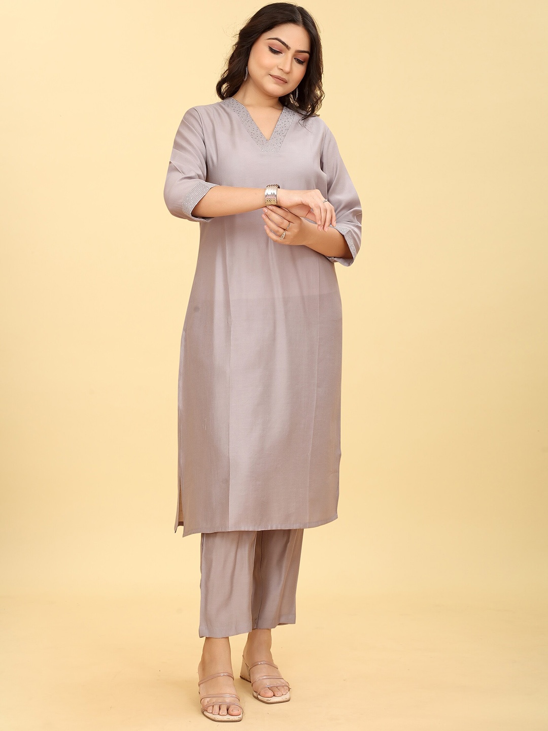 

Odd By Poshaak Yoke Design Straight Sequinned Kurta With Trouser, Grey