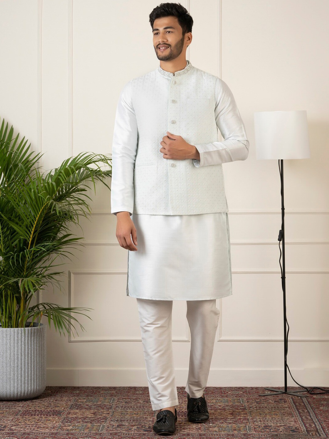 

TheEthnic.Co Band Collar Straight Kurta With Trouser & Jacket, Blue