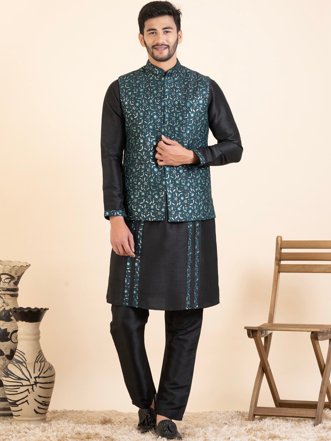 

TheEthnic.Co Floral Embroidered Thread Work Straight Kurta With Pyjamas & Nehru Jacket, Green