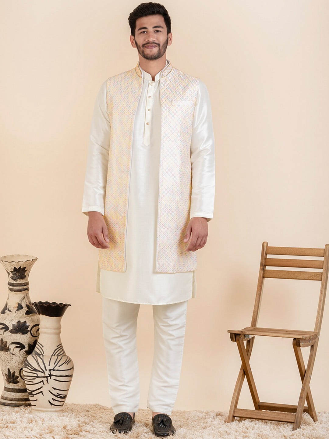 

TheEthnic.Co Checked Printed Mandarin Collar Straight Kurta With Pyjama & Jacket, Off white