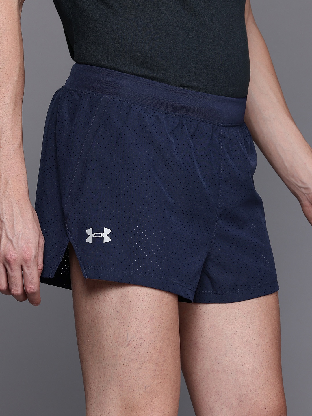 

UNDER ARMOUR Men Slim Fit Launch Split Performance Shorts, Navy blue