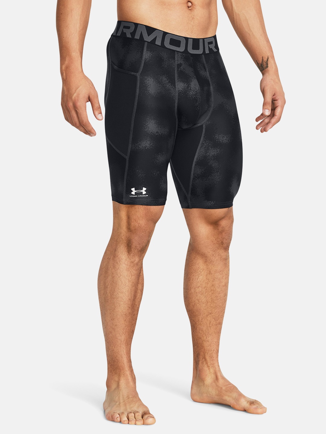 

UNDER ARMOUR Men Heatgear Armour Printed Slim Fit Training Shorts, Black