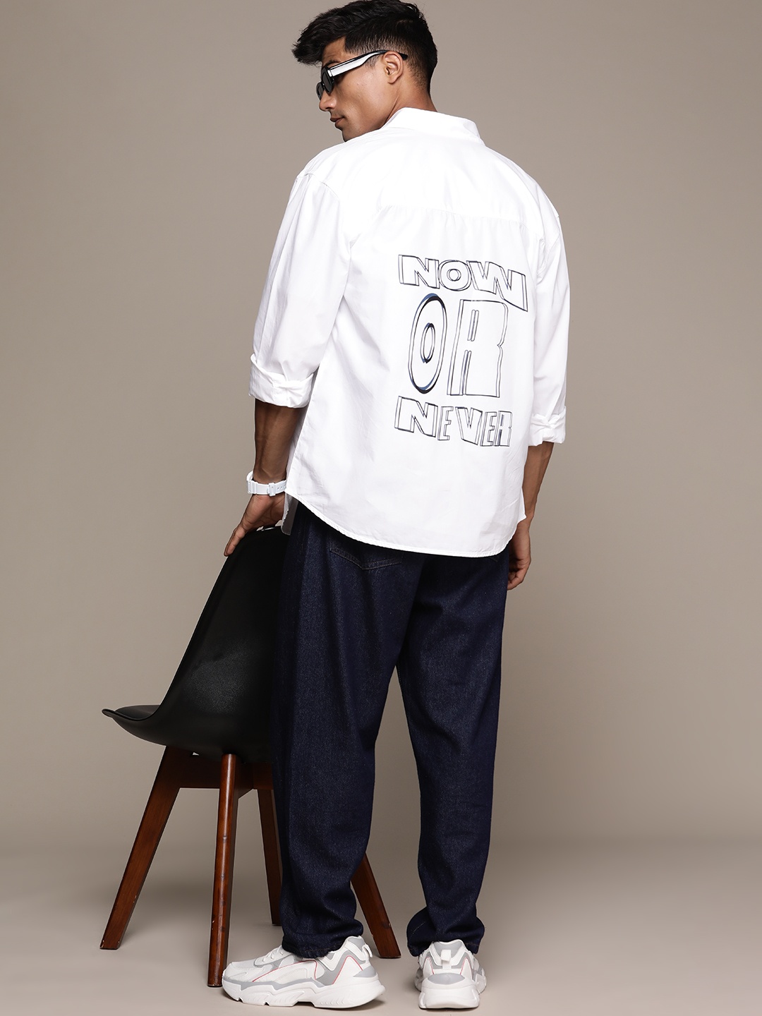 

Roadster Men Relaxed Typography Printed Casual Shirt, White