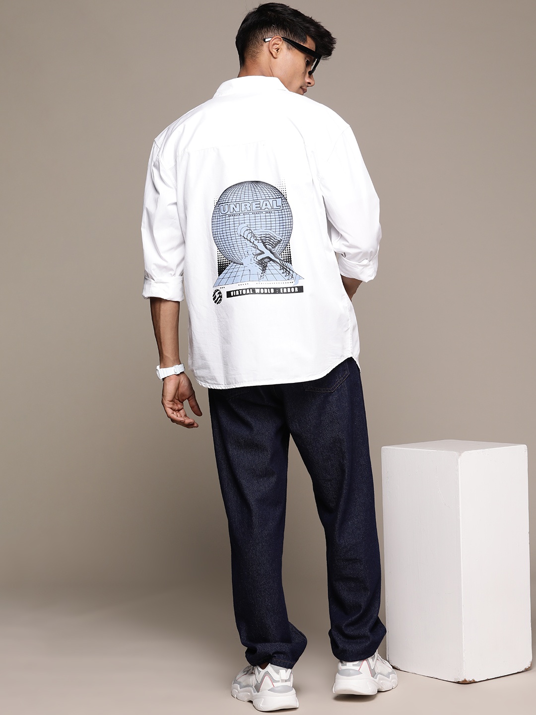 

Roadster Men Relaxed Graphic Printed Casual Shirt, White