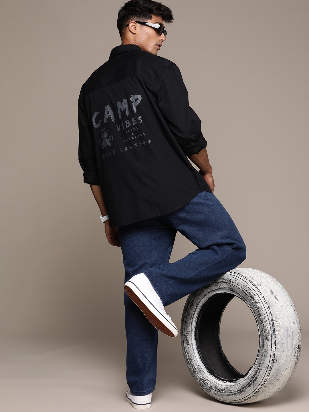 

Roadster Men Relaxed Typography Printed Casual Shirt, Black