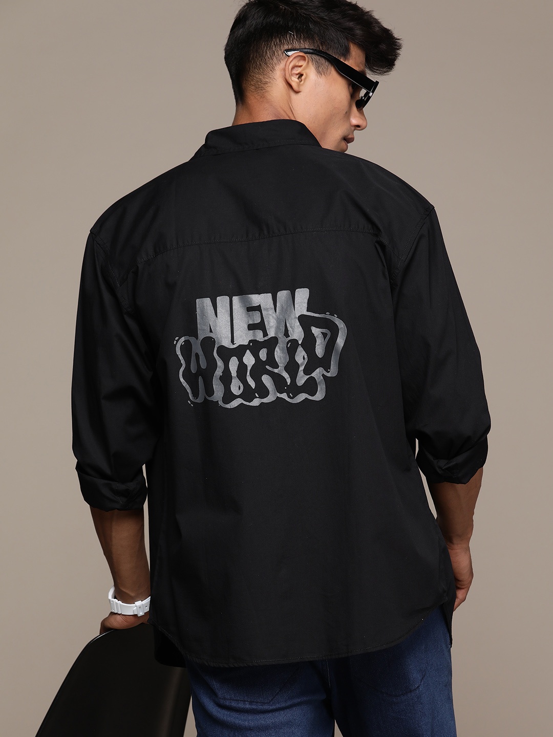 

Roadster Men Relaxed Typography Printed Casual Shirt, Black