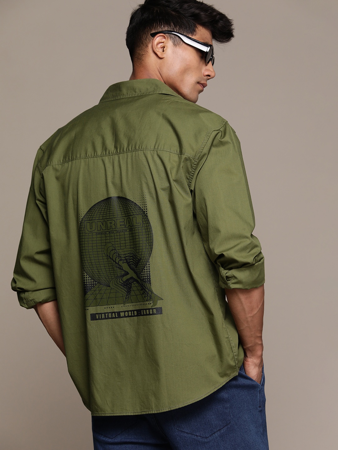 

Roadster Men Relaxed Graphic Printed Casual Shirt, Olive