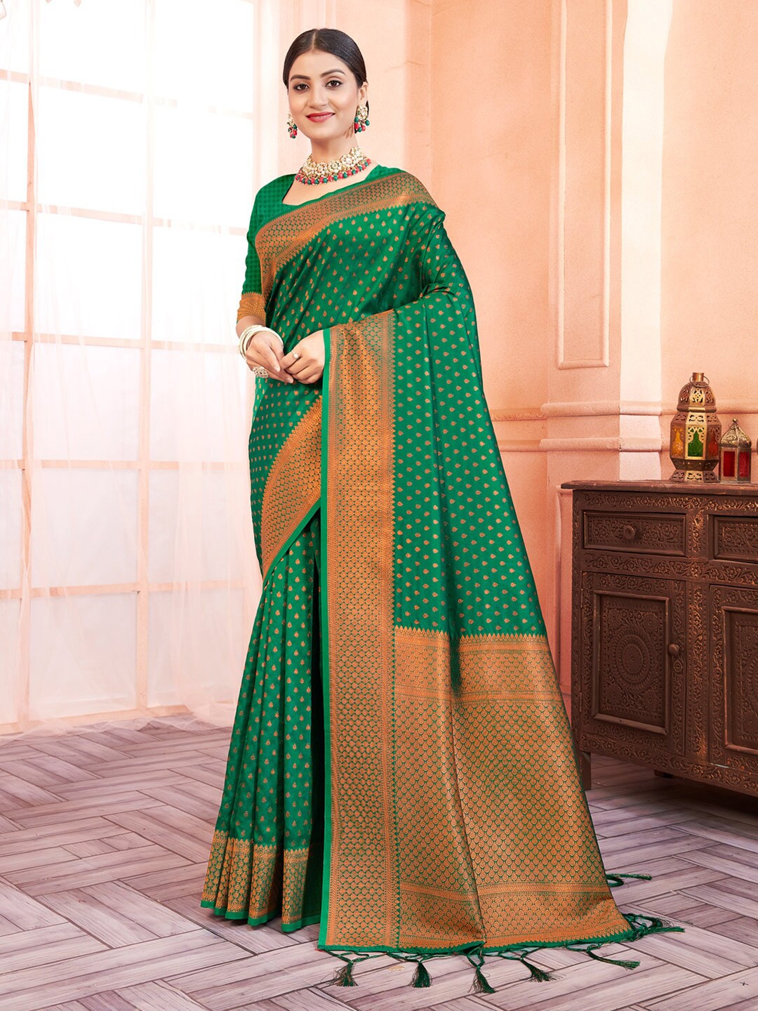 

Mitera Green & Gold- Toned Ethnic Motifs Woven Design Zari Saree