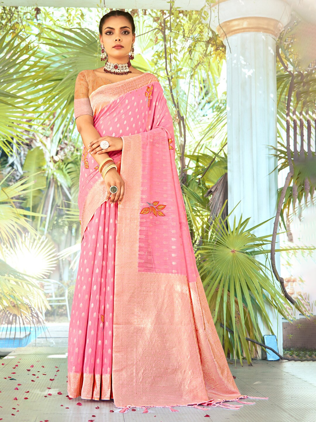 

Mitera Pink & Gold- Toned Ethnic Motifs Woven Design Zari Saree