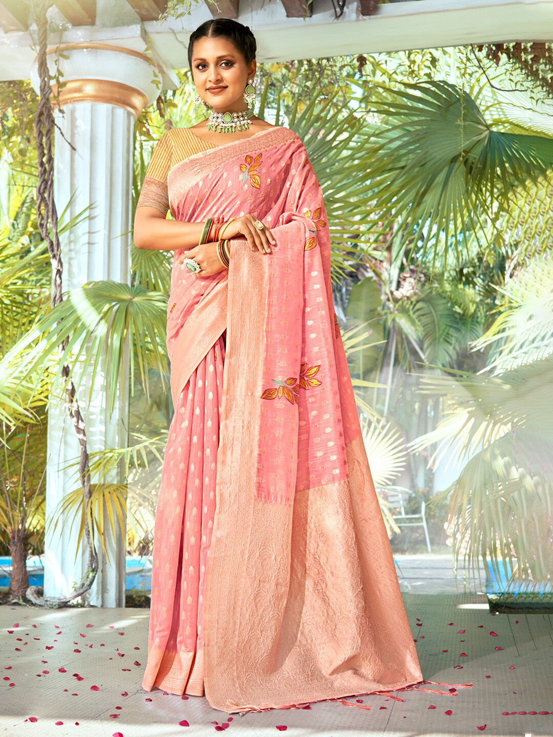 

Mitera Floral Woven Design Zari Tassels Saree, Peach