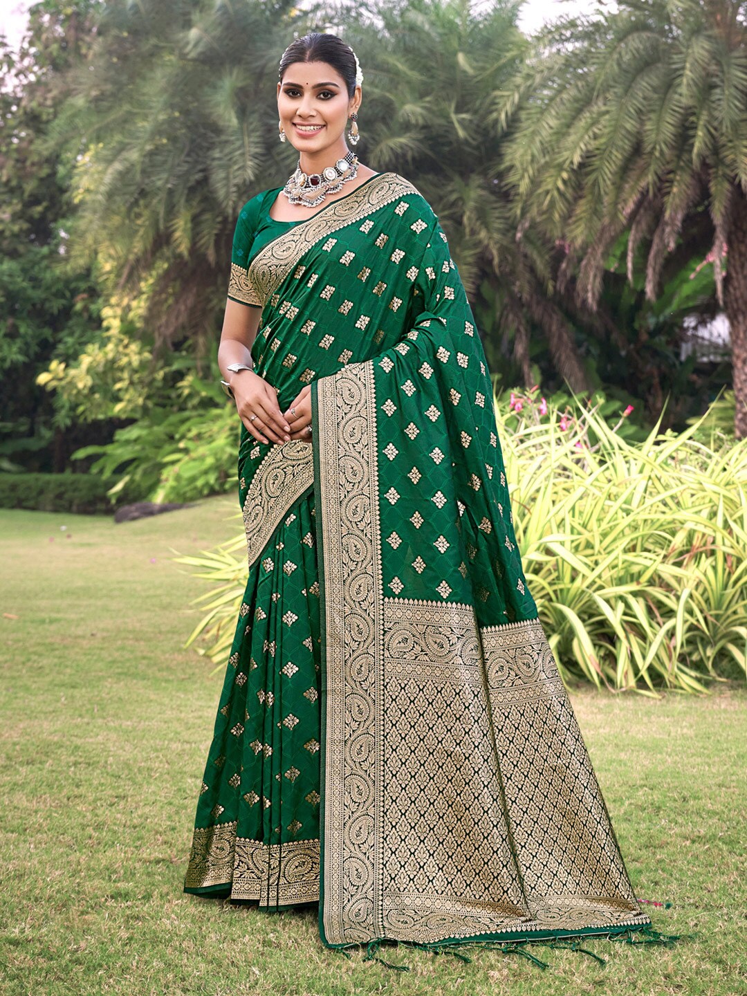 

Mitera Green & Gold-Toned Ethnic Motifs Woven Design Zari Kanjeevaram Saree