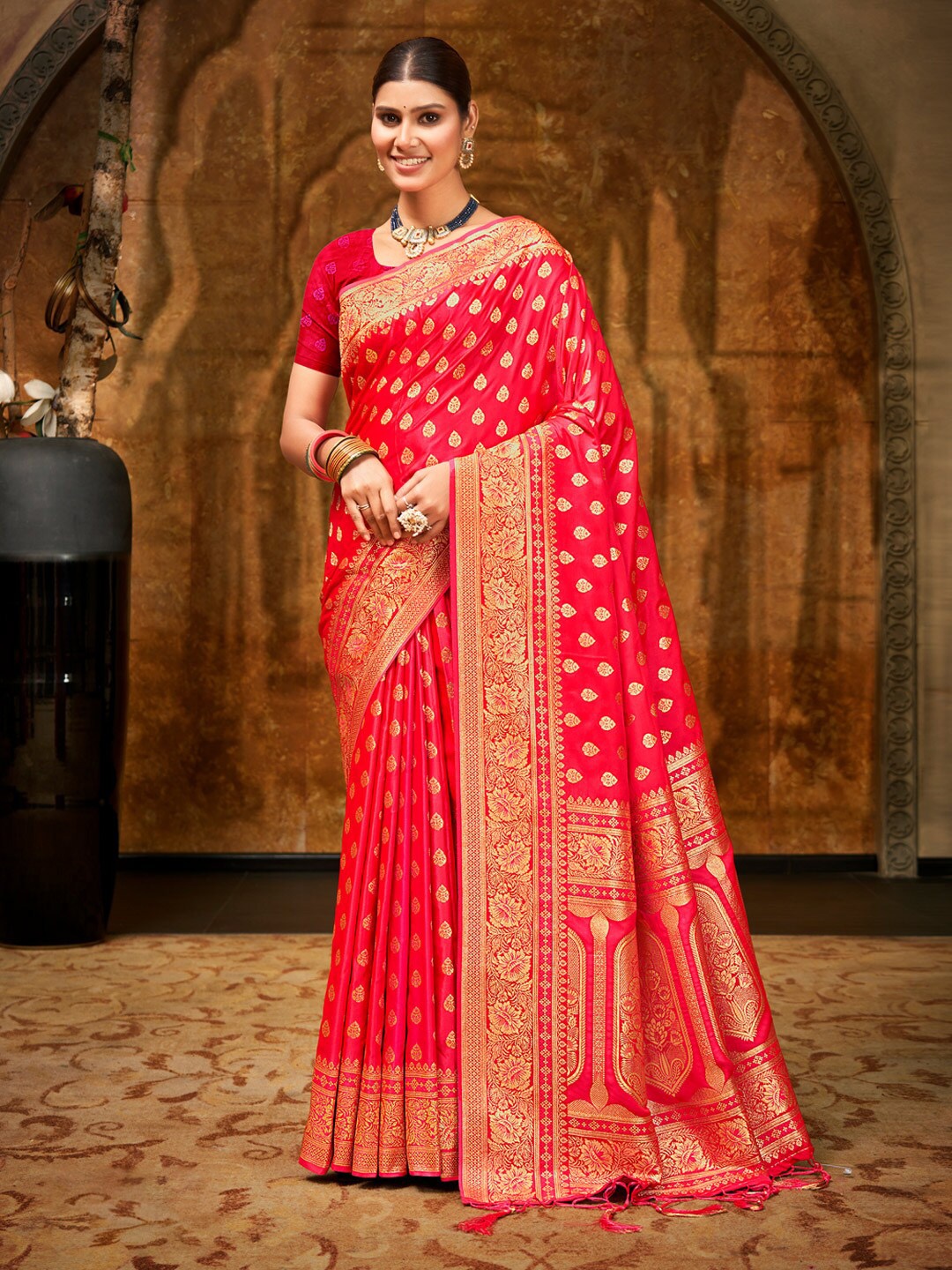 

Mitera Ethnic Motifs Woven Design Zari Banarasi Saree, Pink