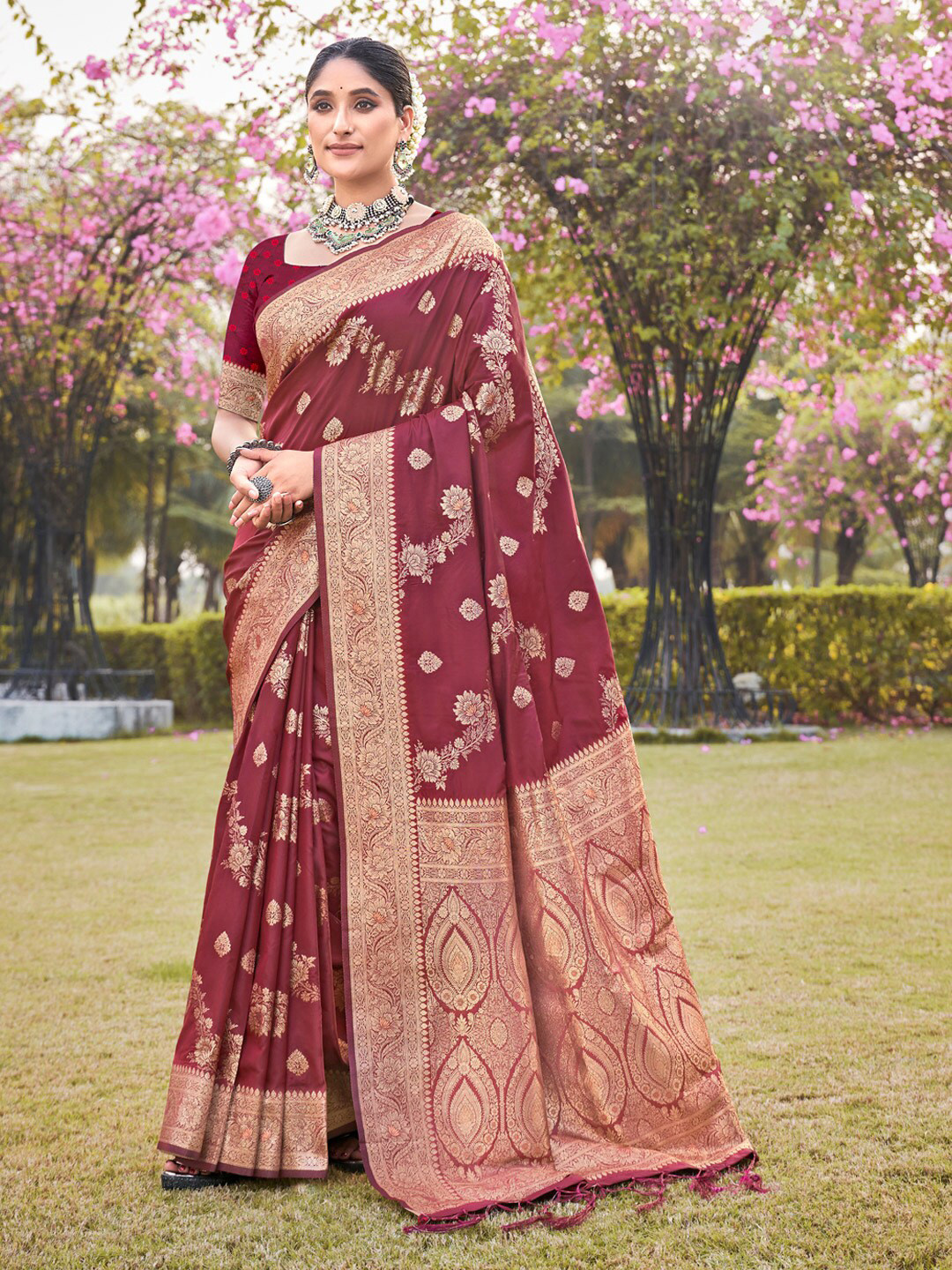 

Mitera Ethnic Woven Design Zari Banarasi Saree, Brown