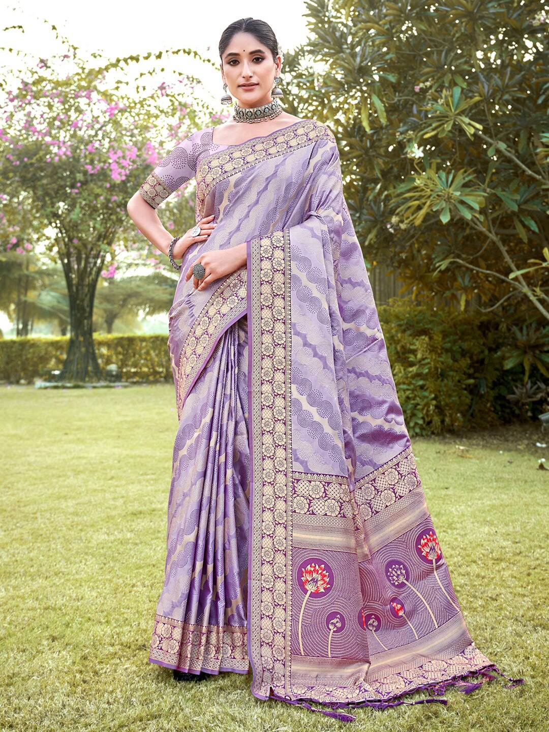 

Mitera Violet & Gold-Toned Floral Woven Design Zari Saree