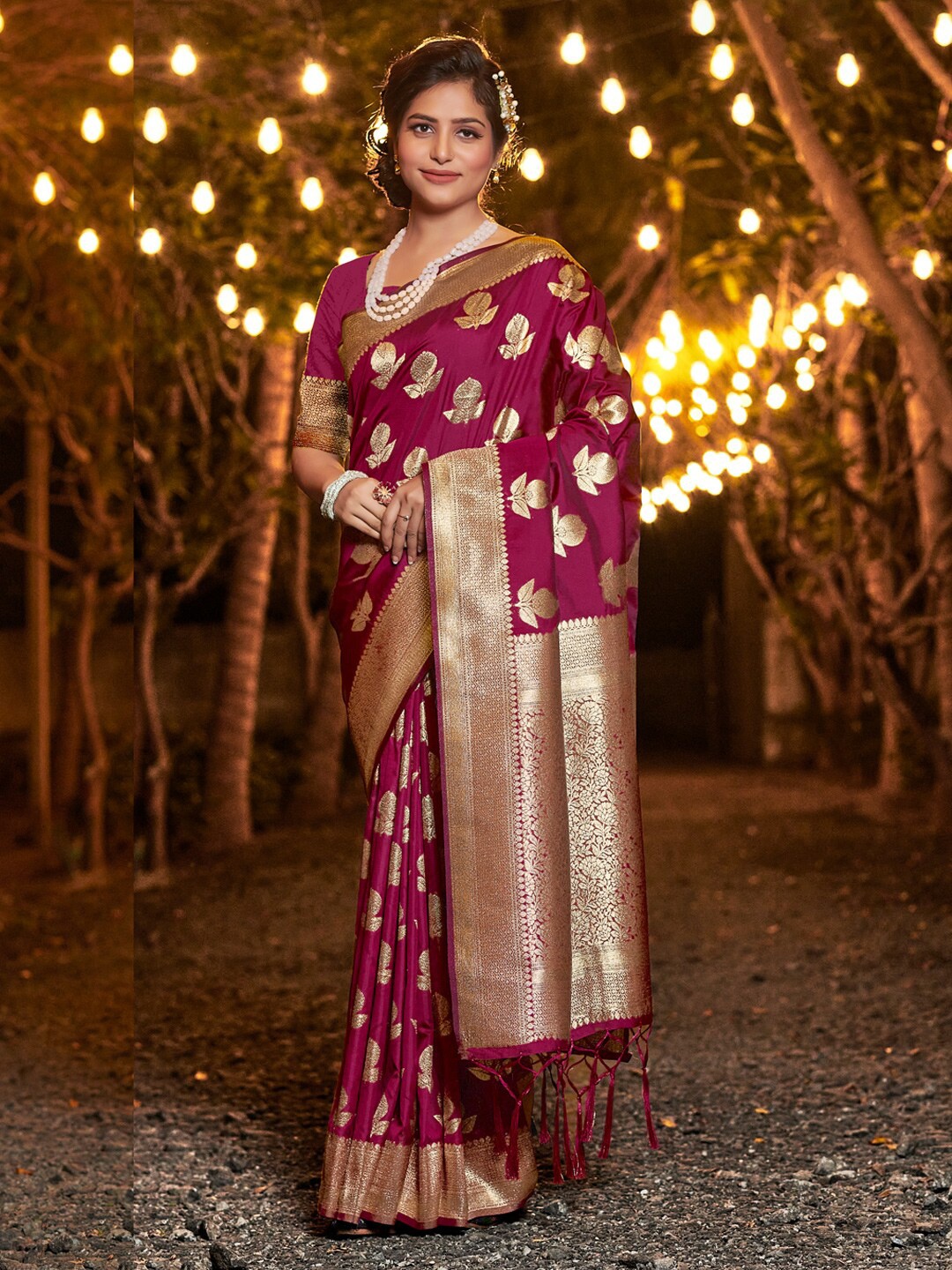 

Mitera Ethnic Motifs Woven Design Zari Banarasi Saree, Maroon