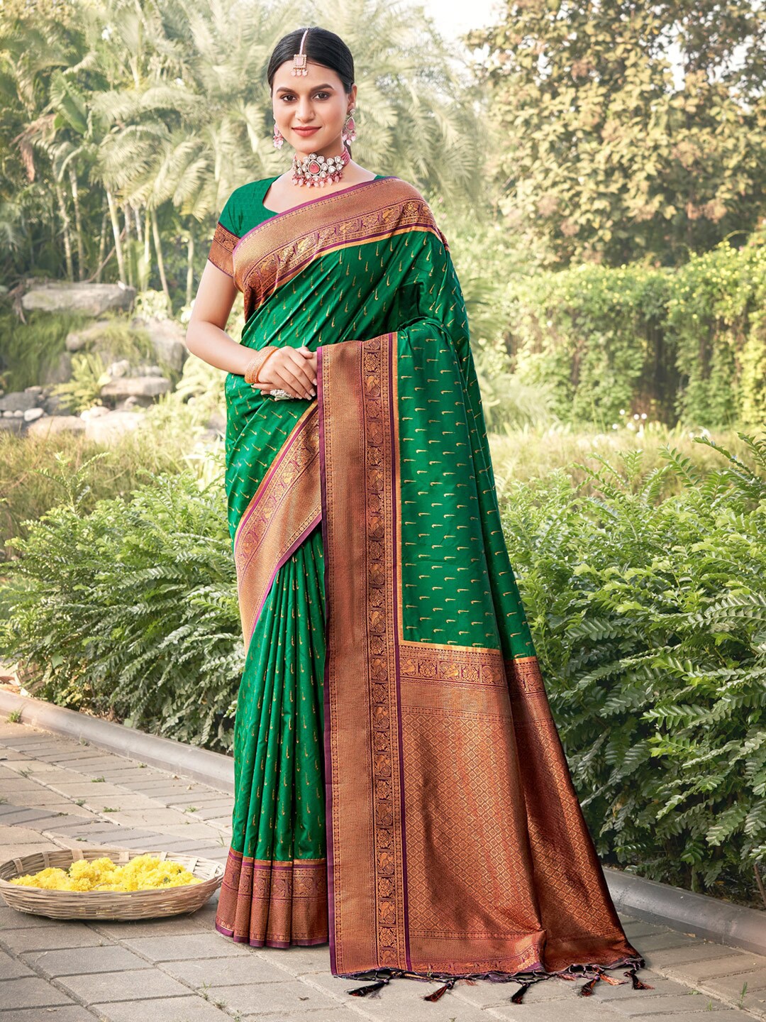 

Mitera Green Ethnic Motifs Woven Design Zari Banarasi Saree