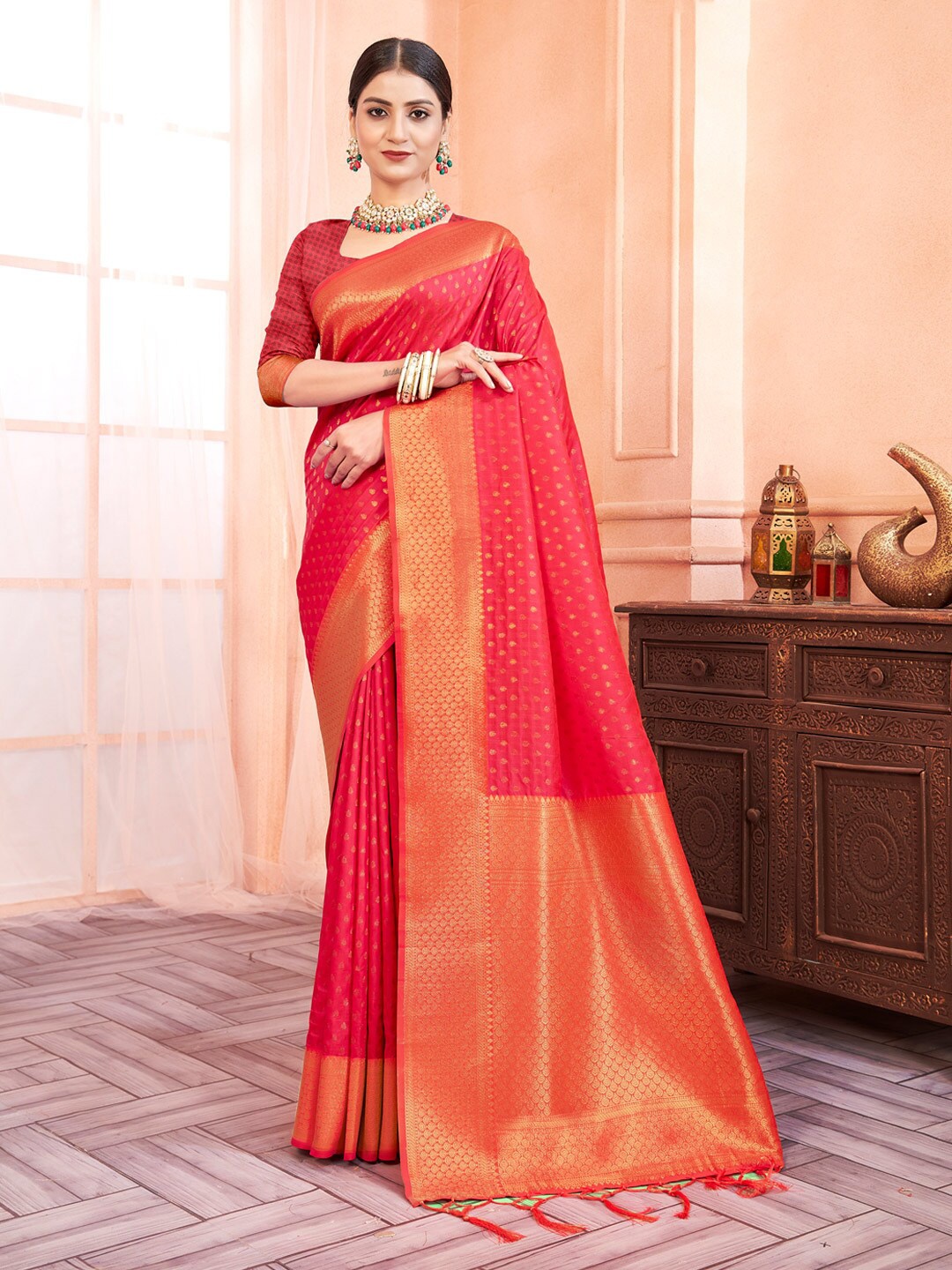 

Mitera Pink & Gold-Toned Ethnic Motifs Woven Design Zari Saree