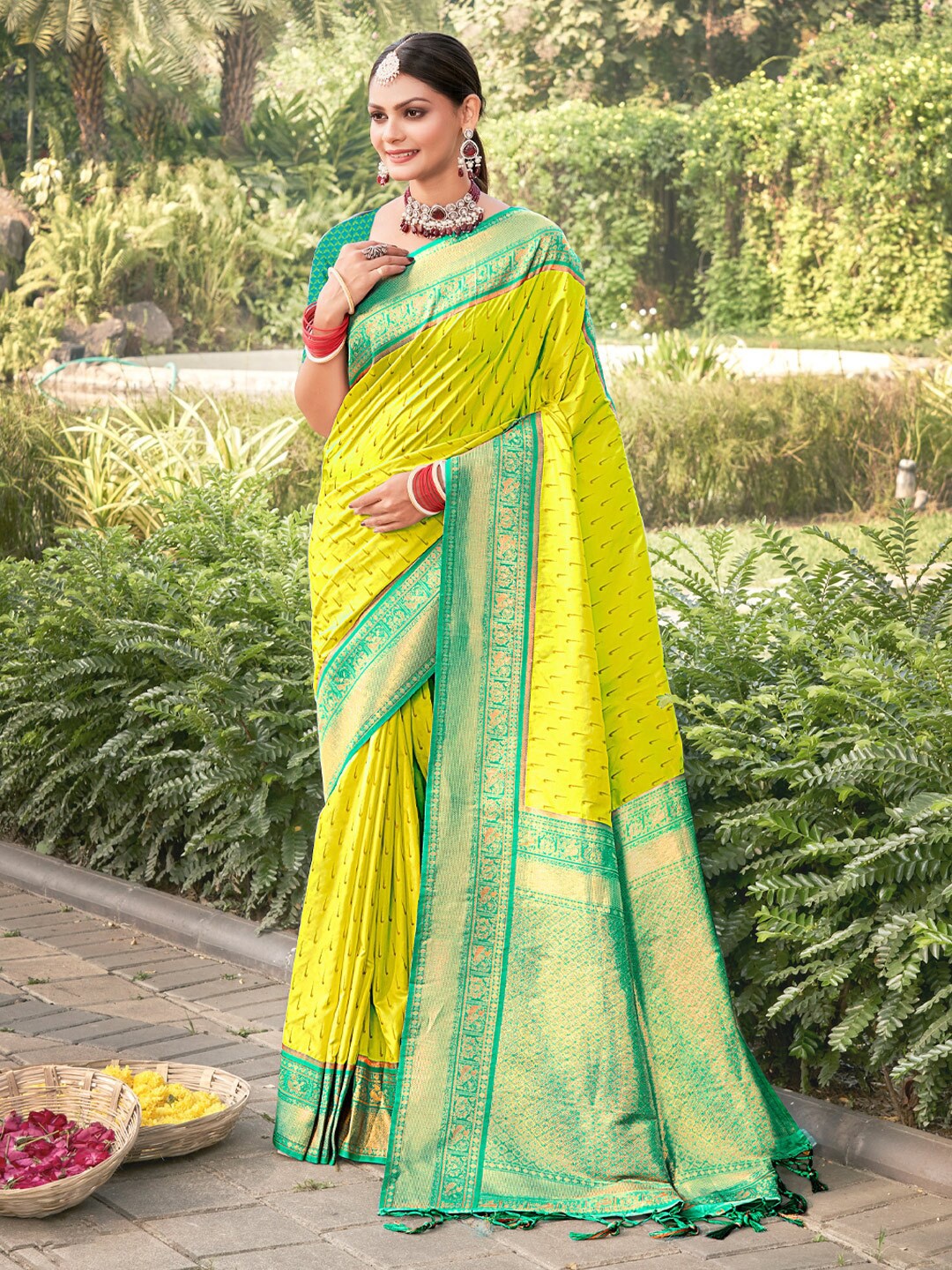 

Mitera Geometric Printed Woven Design Zari Banarasi Saree, Yellow