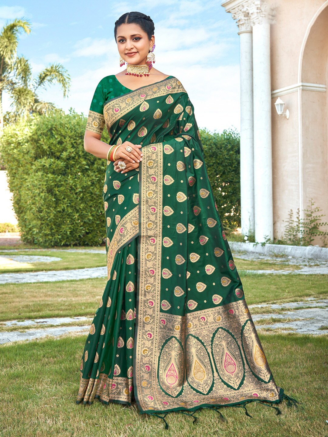 

Mitera Green & Gold - Toned Ethnic Motifs Woven Design Zari Banarasi Saree