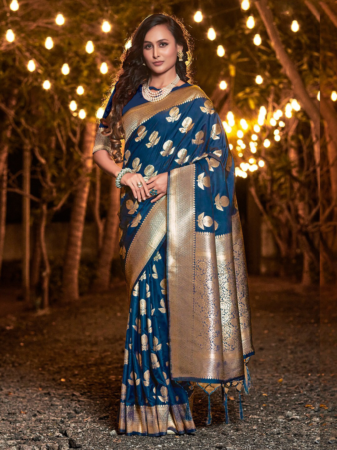 

Mitera Blue & Gold-Toned Floral Woven Design Zari Banarasi Saree