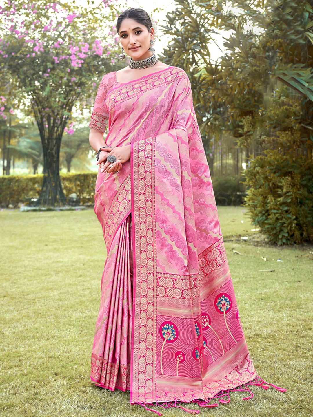 

Mitera Ethnic Motifs Woven Design Zari Saree, Pink