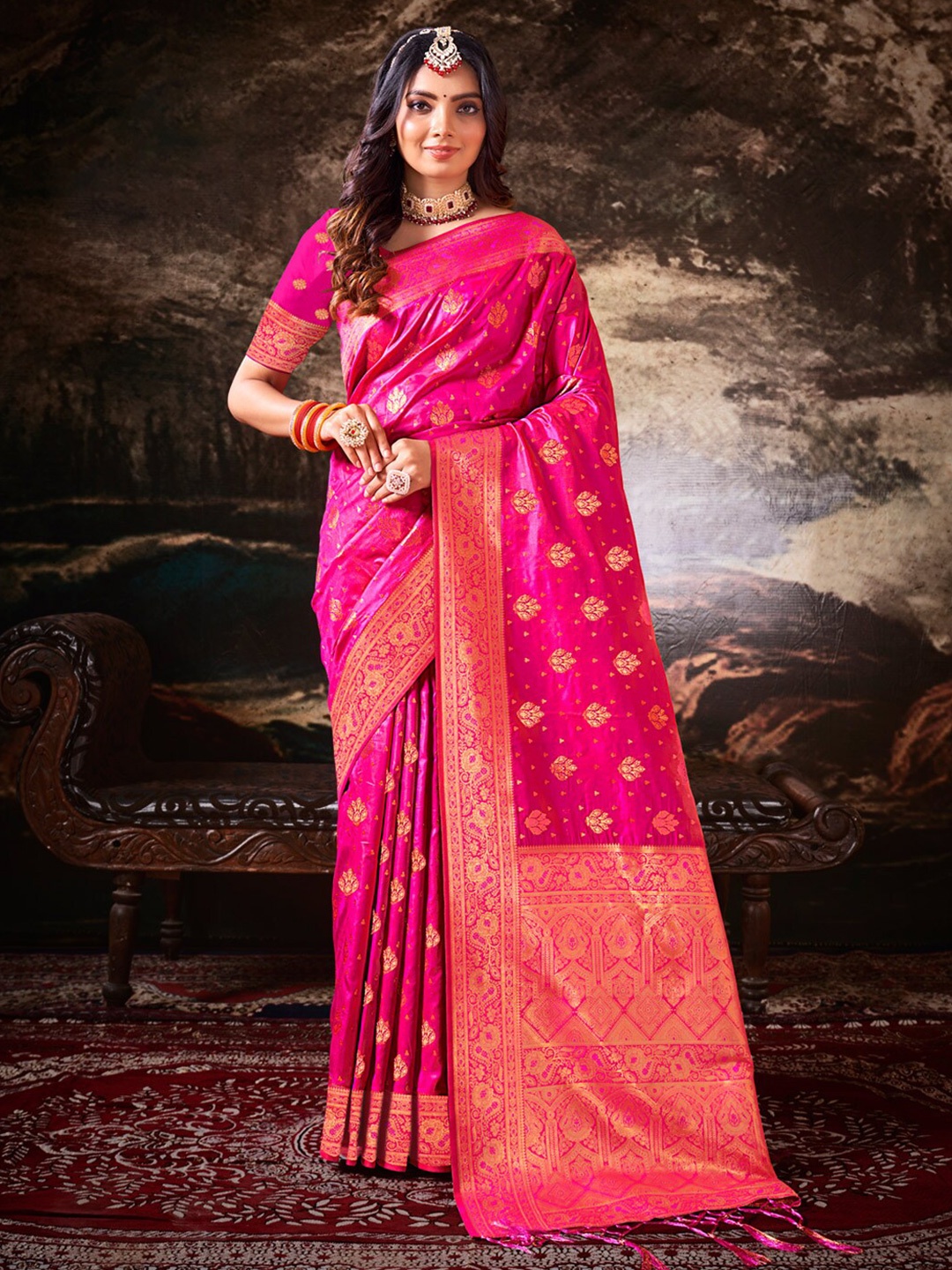 

Mitera Ethnic Woven Design Zari Saree, Magenta