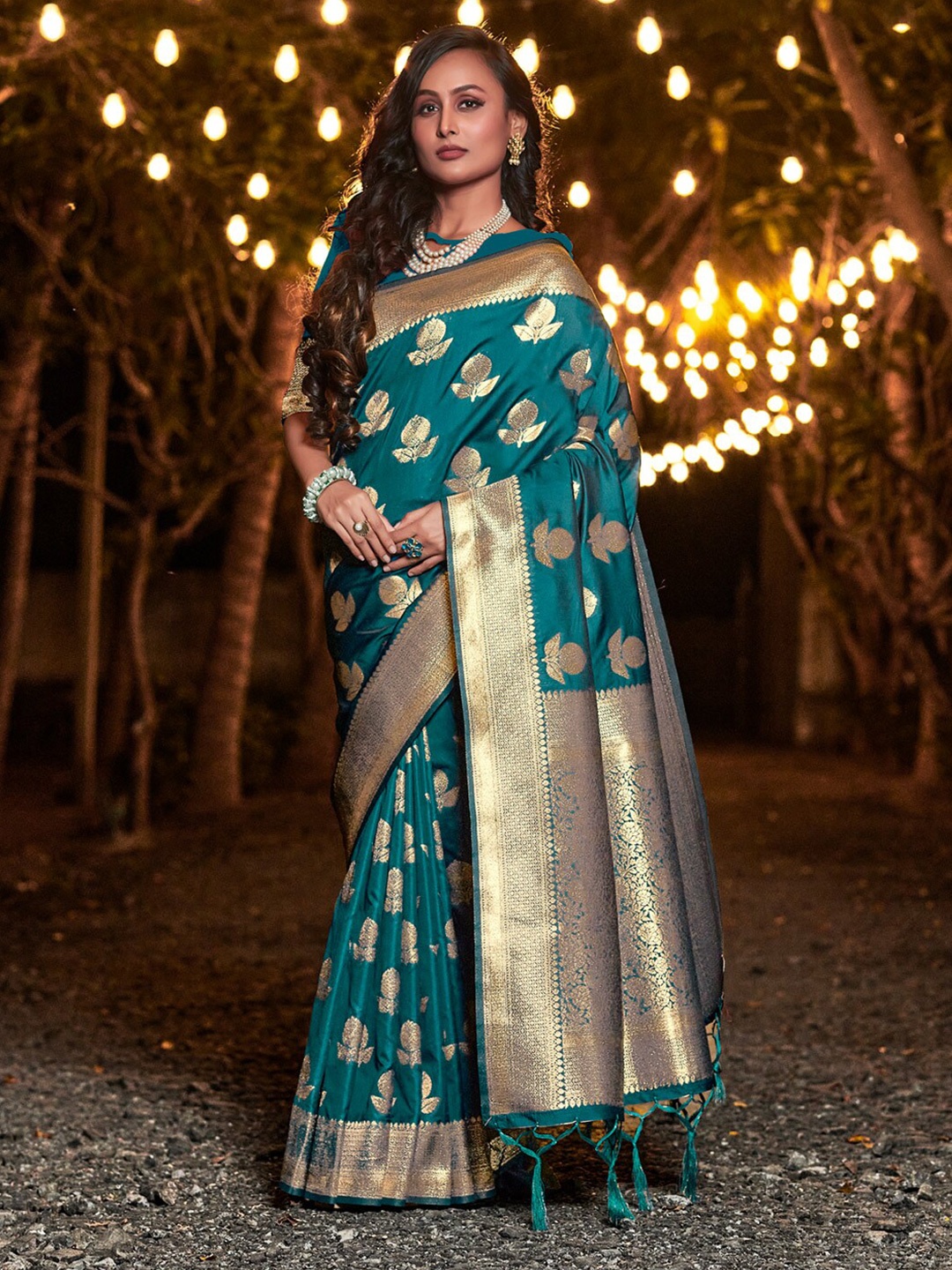 

Mitera Green Ethnic Motifs Woven Design Zari Paithani Saree