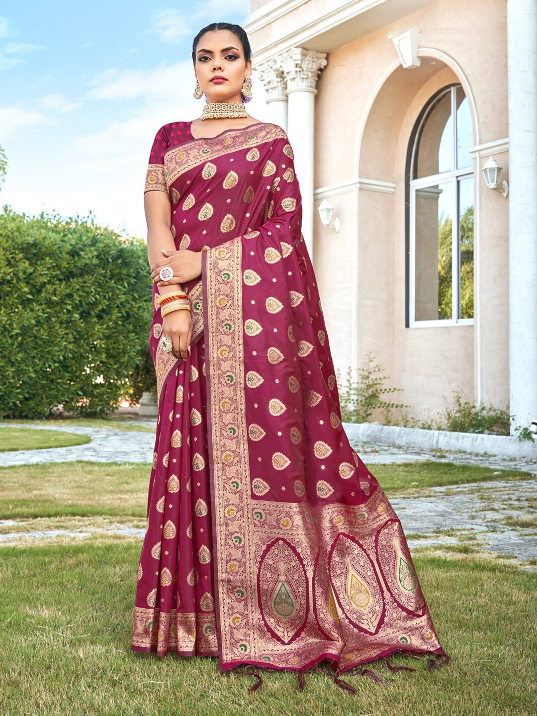 

Mitera Ethnic Woven Design Zari Banarasi Saree, Maroon