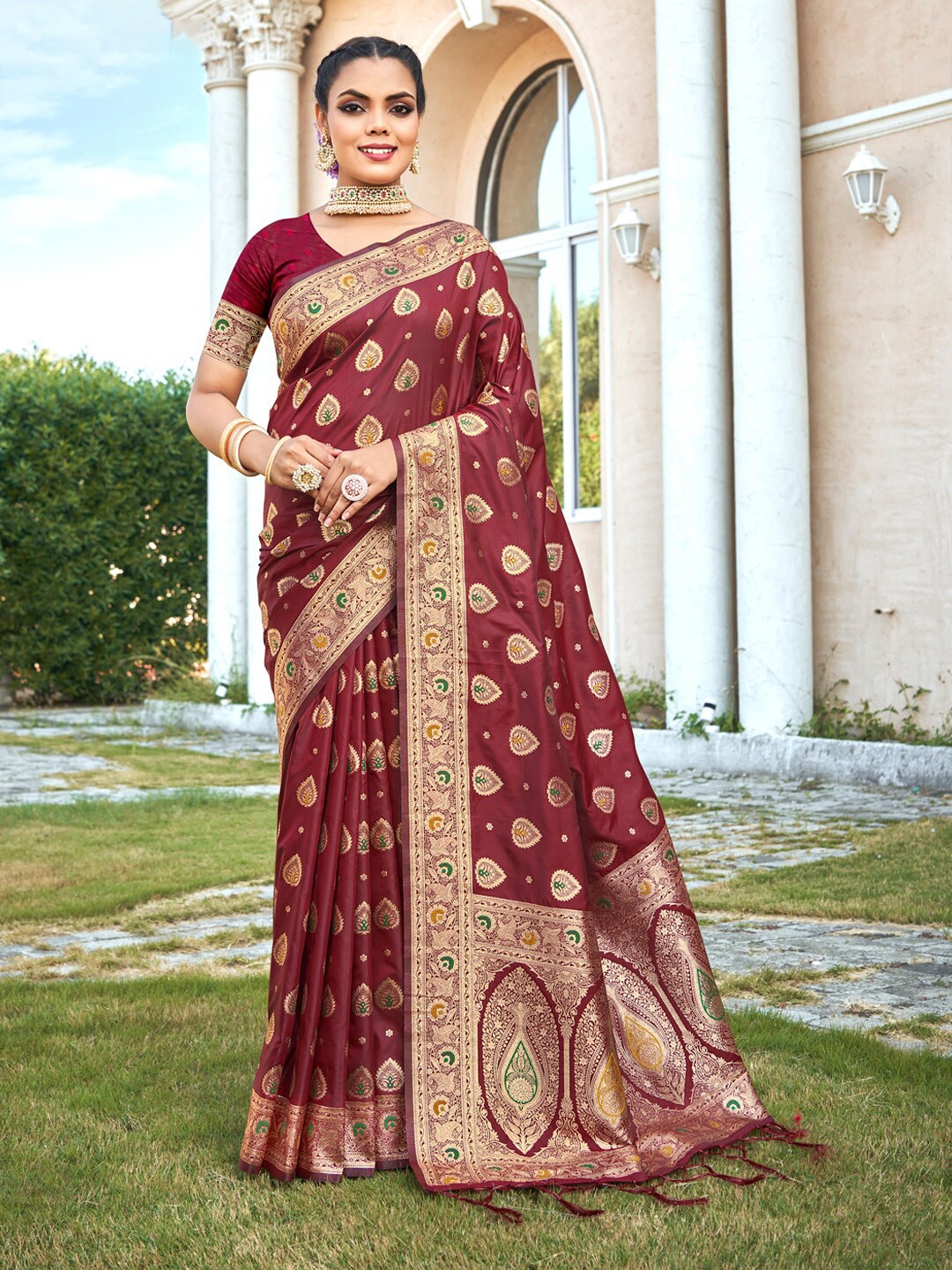 

Mitera Brown & Gold-Toned Ethnic Motifs Woven Design Zari Banarasi Saree