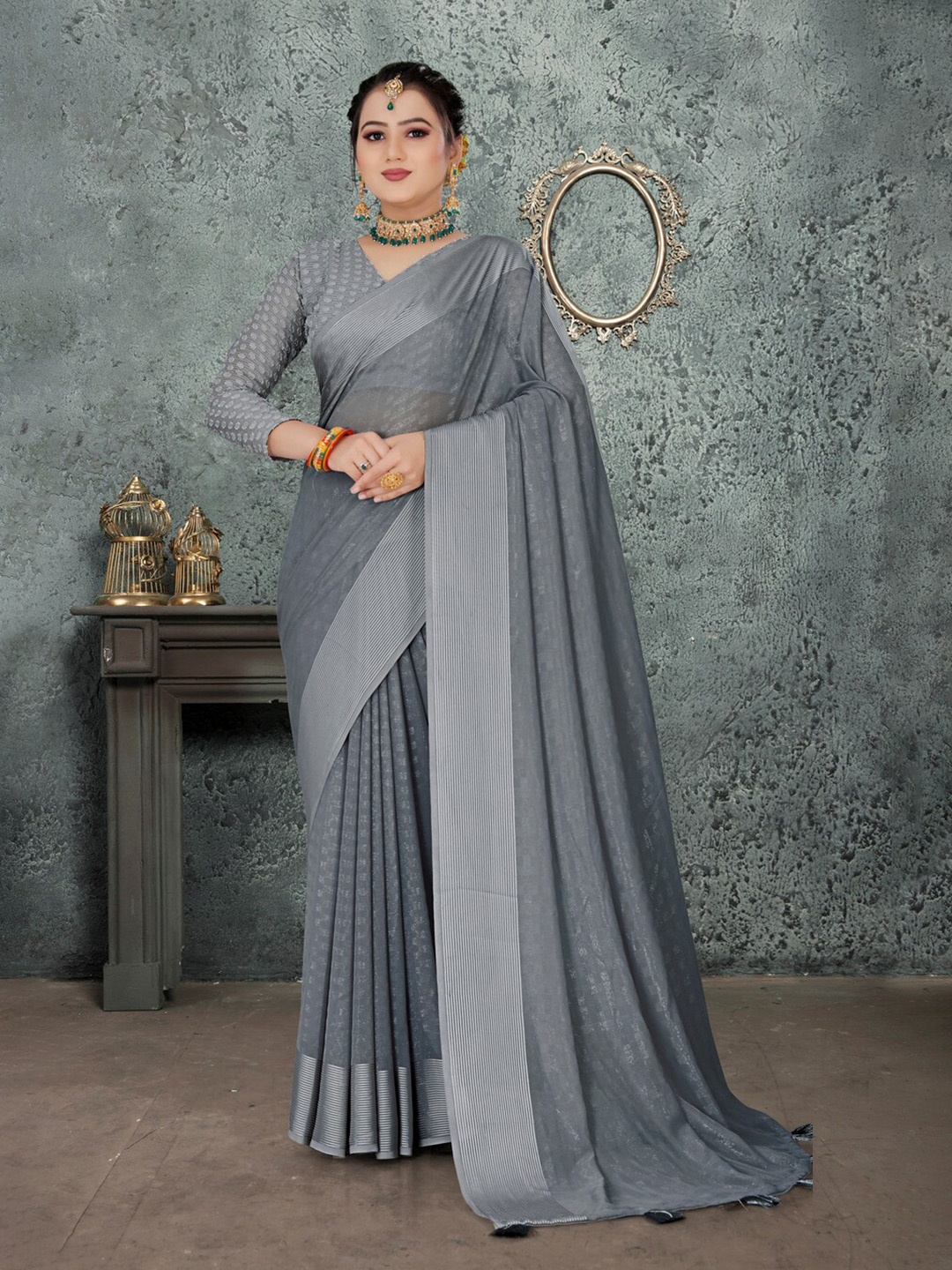 

K 5 Fashion Woven Design Checked Saree With Tassels, Grey