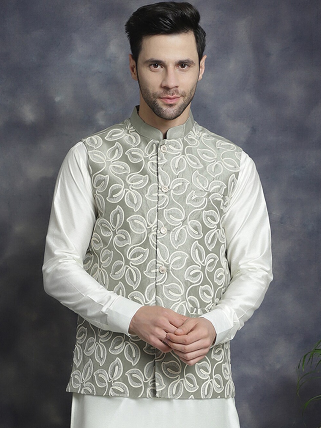 

Jompers Embroidered Mandarin Collar Sleeveless Silk Cotton Nehru Jacket, Green