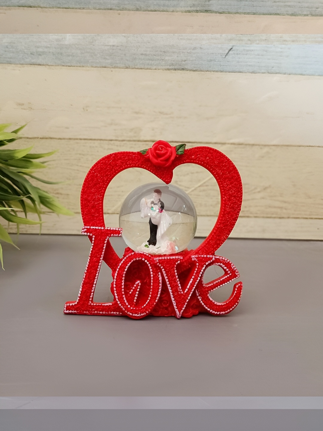 

CraftVatika Red Figurine Love Couple Gift Romantic Showpiece