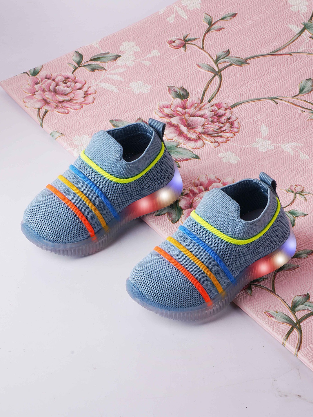 

KATS Kids Textured Round Toe Memory Foam Flyknit LED Mesh Sneakers, Blue