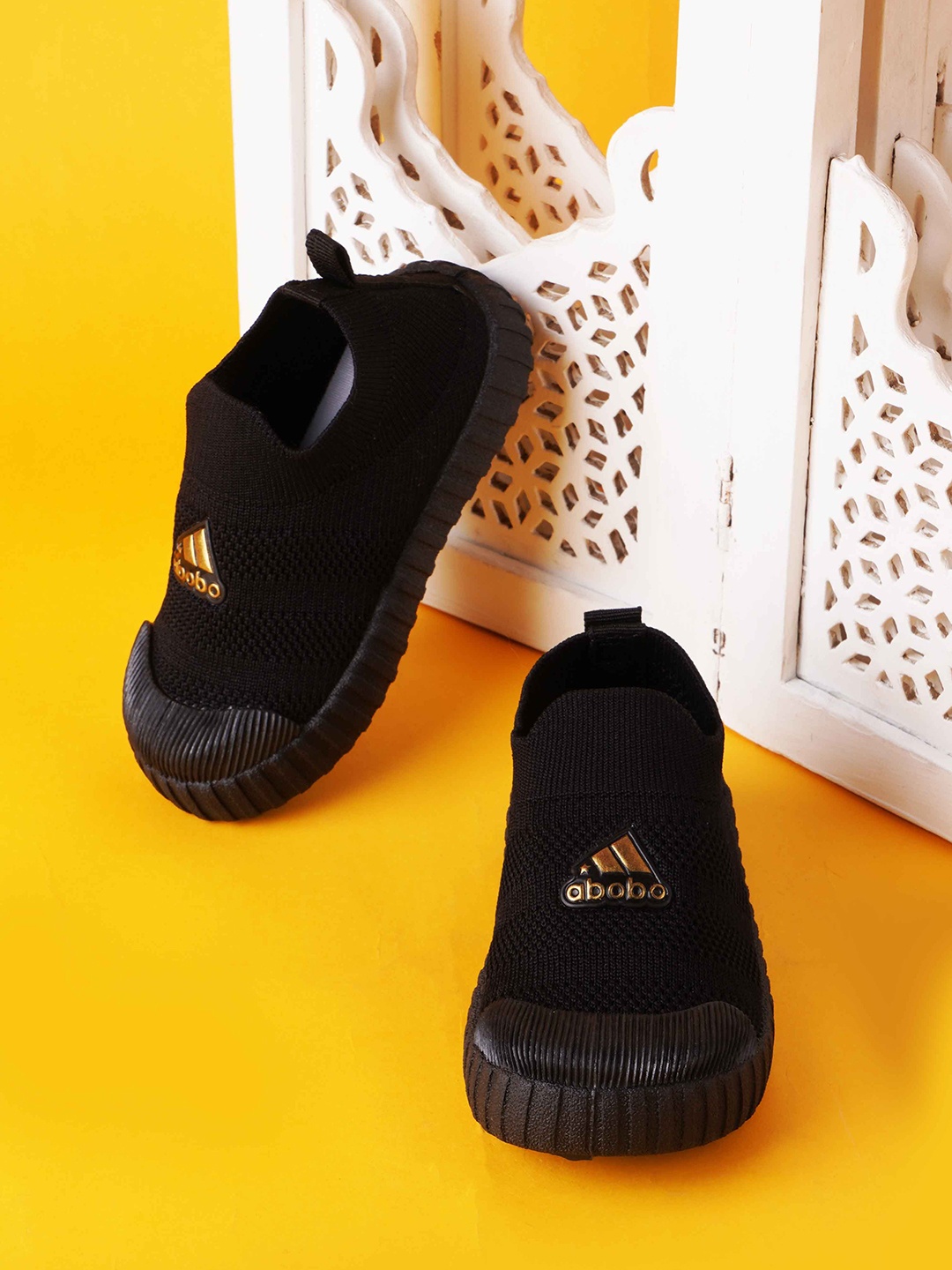 

KATS Kids Textured LED Memory Foam Flyknit Mesh Slip-On Sneakers, Black