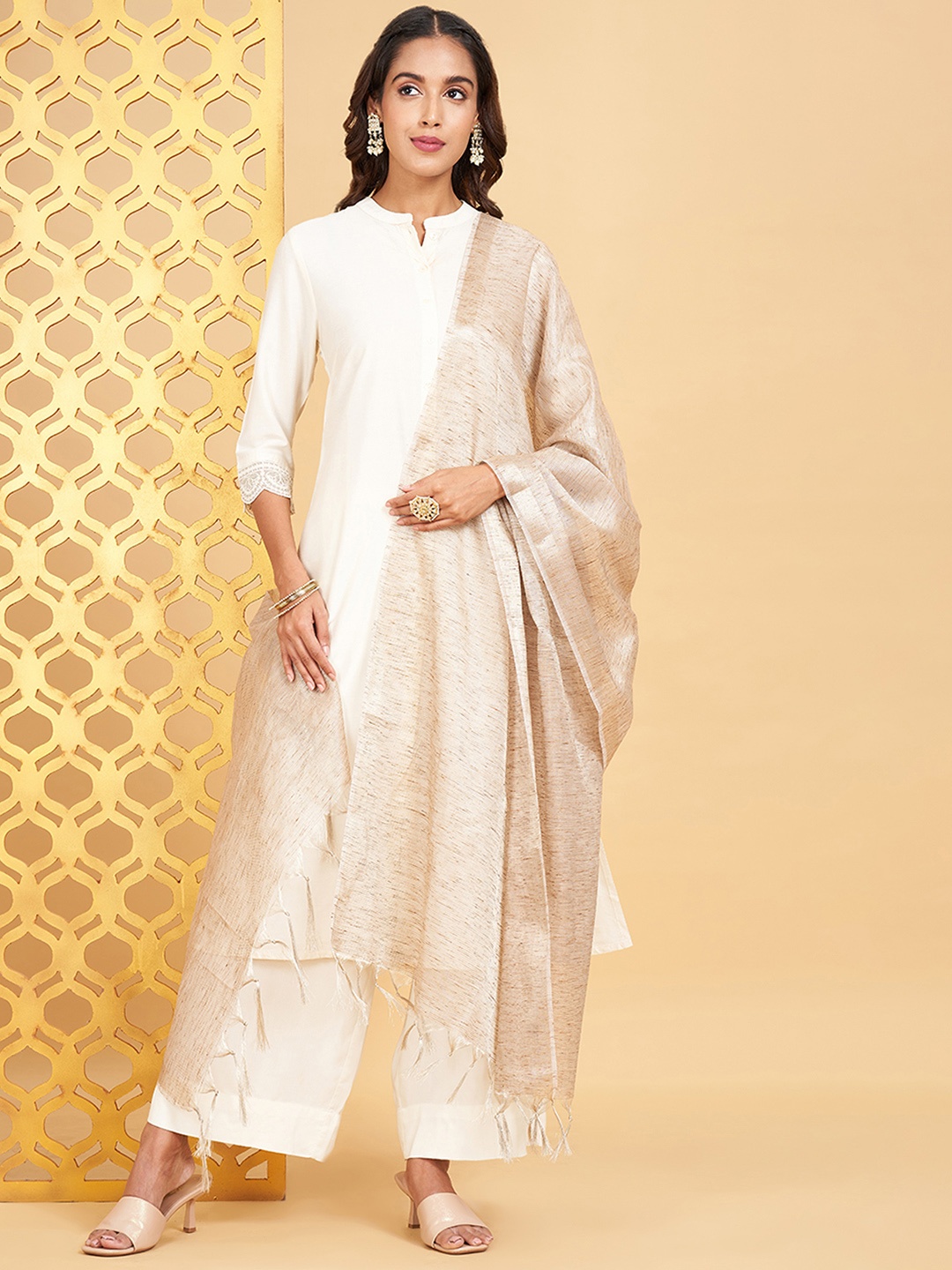 

RANGMANCH BY PANTALOONS Tasselled Border Dupatta, Gold