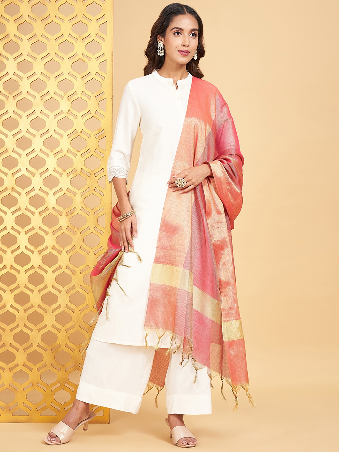 

RANGMANCH BY PANTALOONS Tasselled Border Dupatta, Pink