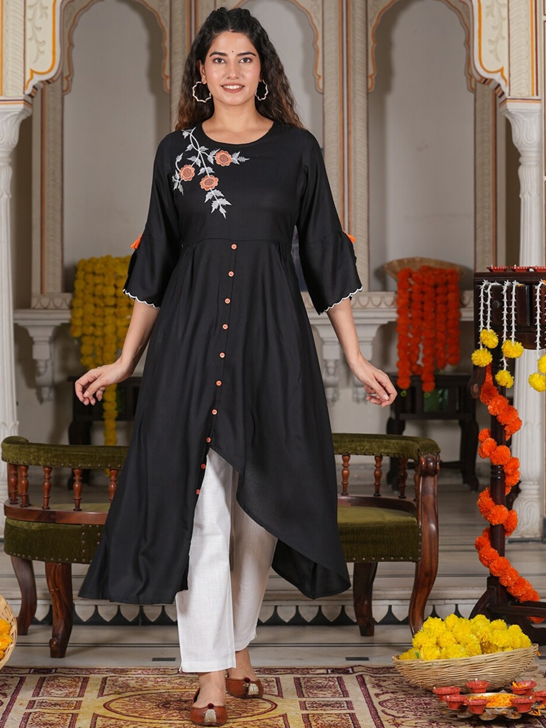 

KALINI Floral Embroidered Kurta, Black